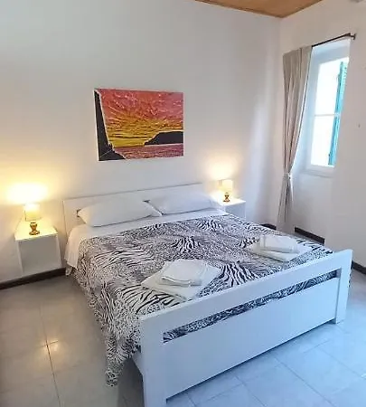 Chiara Guest house *