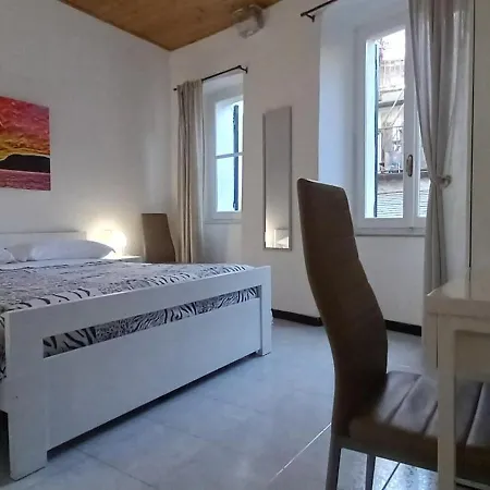 Chiara Guest house *